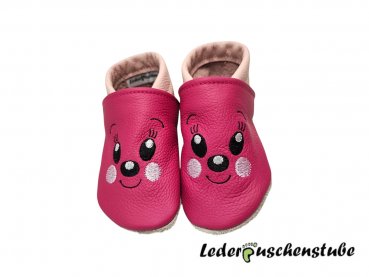 Lederpuschen in pink-rosa lachendes Gesicht